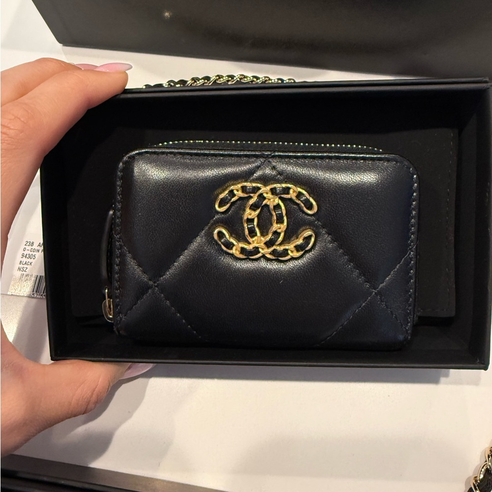 CHANEL 23B Lambskin Card Case Wallet FULL SET RECEIPT - Picture 2 of 8